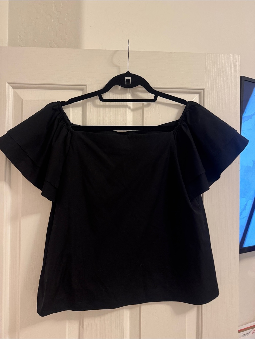 Alice + Olivia Black Off-the-Shoulder Flutter Sleeve Blouse